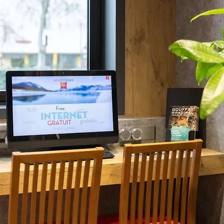 Готель Ibis Pont Jumeaux
