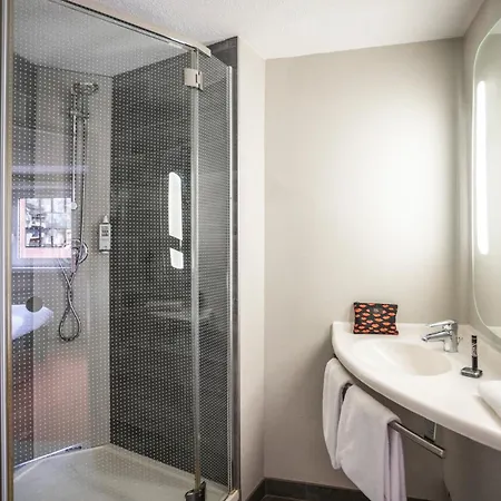 Готель Ibis Pont Jumeaux 3*